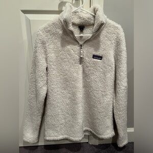 Patagonia Los Gatos 1/4 zip fleece. Excellent condition. Birch white.